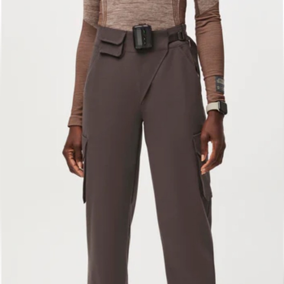 BNWT Figs Scrubs Star Wars Ashoka top and Armorer Pants S/ SP - Picture 3 of 3